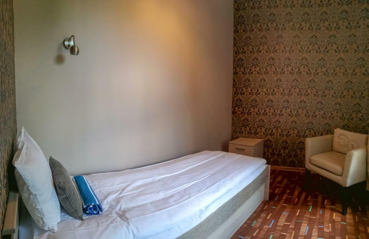 Villa Kadriorg Hostel Tallinn Exterior photo